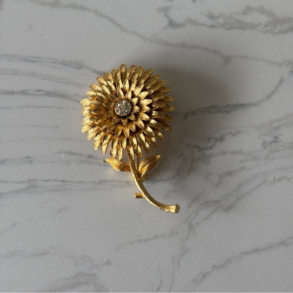 Gold tone Flower Pin, Sunflower Brooch - Picture 1 of 5